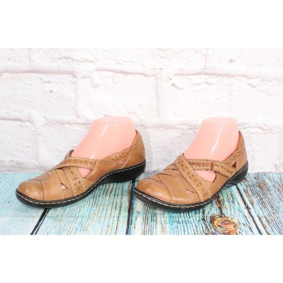 Clarks Ashland Spin Q Brown Perforated Leather Slip On Casual Loafer 7 M - Picture 2 of 9